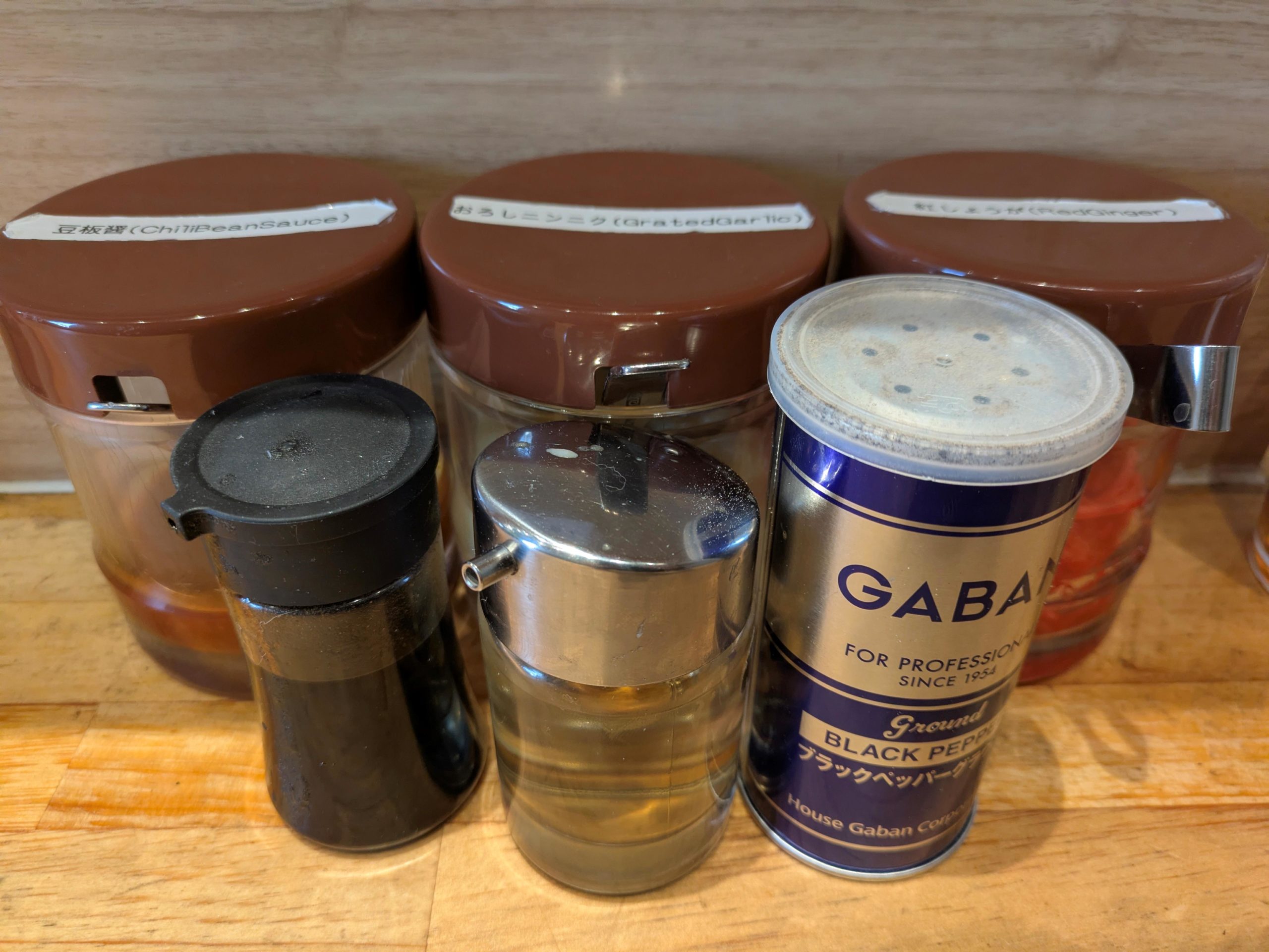 渋谷 背脂まぜそば 卓上調味料 黒ウーロン茶