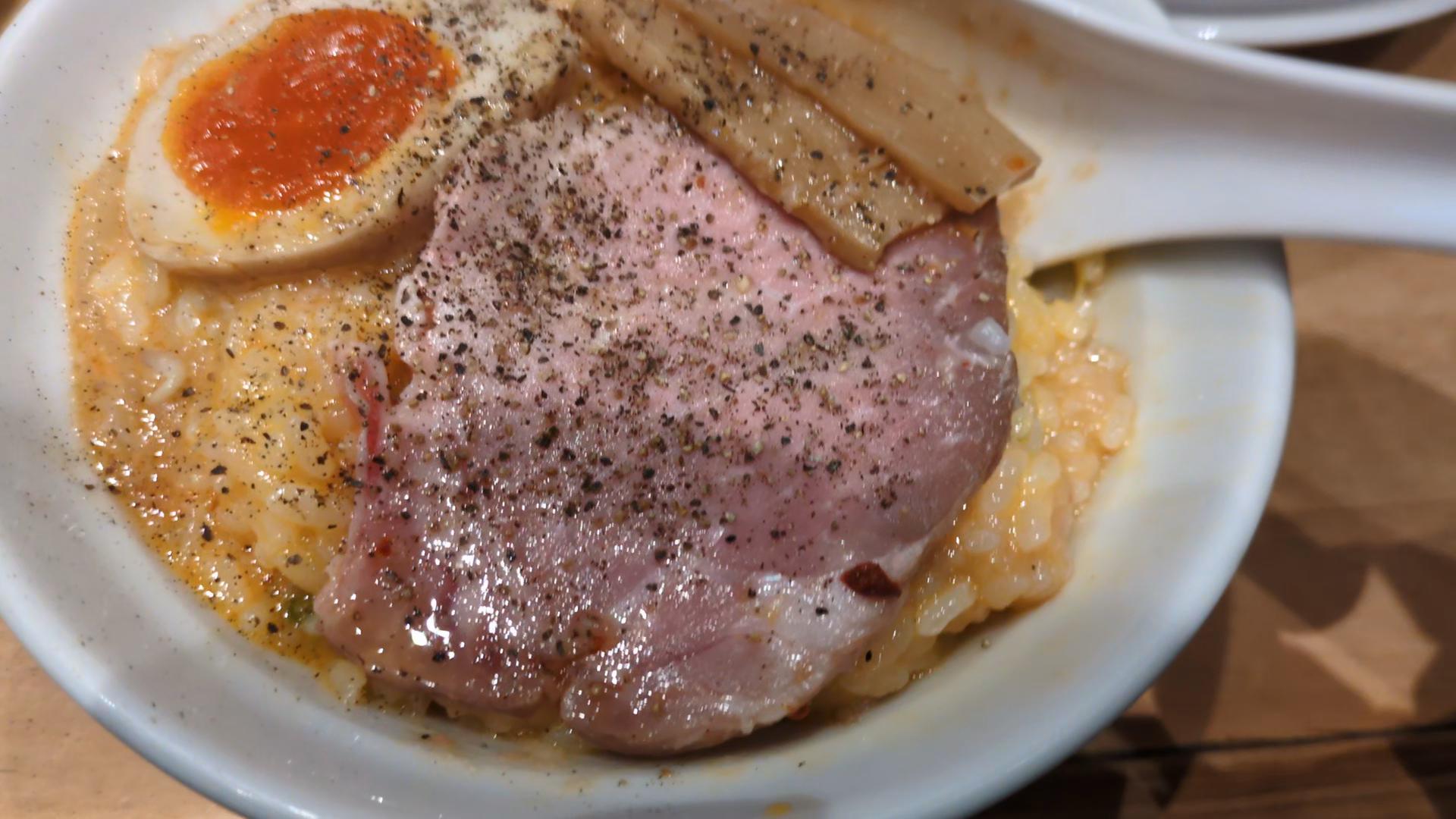 渋谷 背脂まぜそば 締め ライス 卵丼